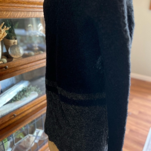 Madewell boyfriend sweater with two side by side buttons. - Picture 4 of 7
